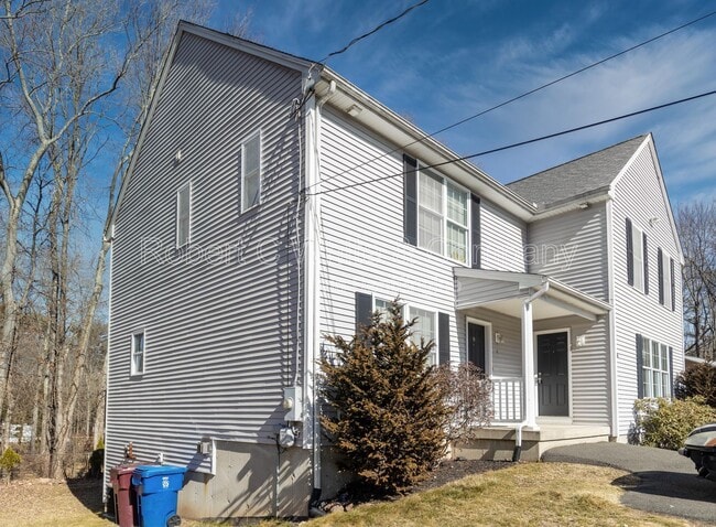 10 Winthrop Dr in Farmington, CT - Building Photo - Building Photo