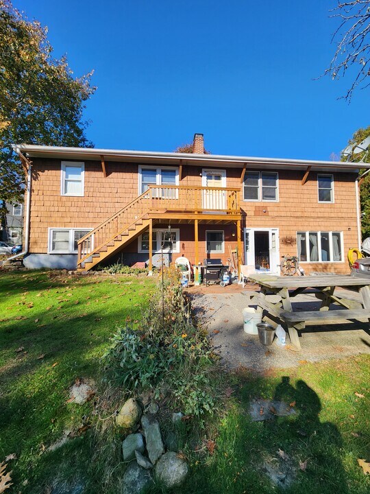 269 E Main St, Unit A in Yarmouth, ME - Building Photo