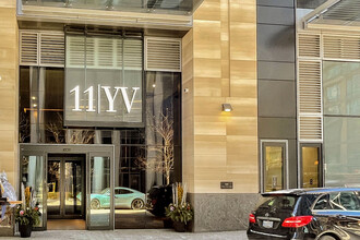 11 Yorkville Ave in Toronto, ON - Building Photo - Building Photo