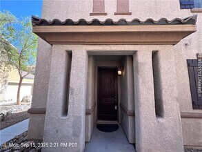 9814 W Overlook Ridge Ave in Las Vegas, NV - Foto de edificio - Building Photo