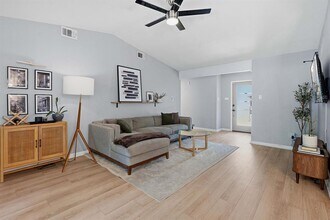 5804 Brook Valley Dr in Austin, TX - Building Photo - Building Photo