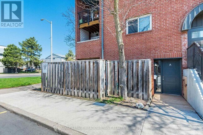 2866 Battleford Rd in Mississauga, ON - Building Photo - Building Photo