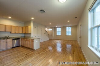 110 Second St, Unit PH02 in Cambridge, MA - Foto de edificio - Building Photo