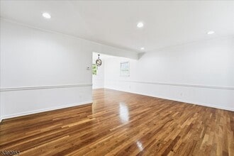 35 Brooktree Rd in East Windsor, NJ - Building Photo - Building Photo