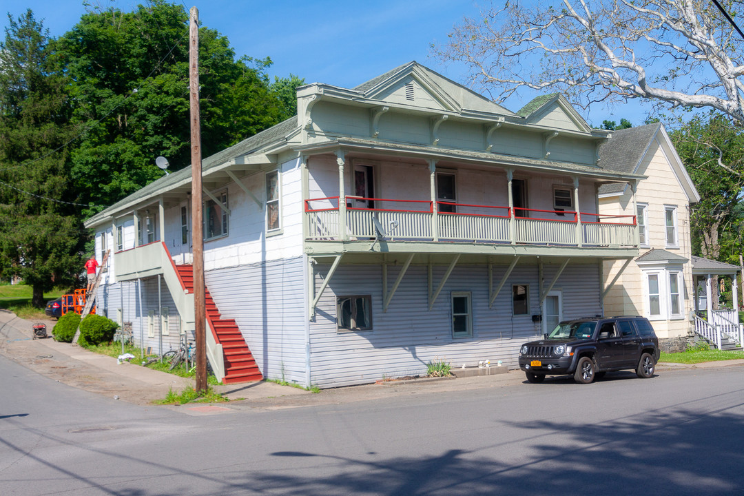 84 Mead St in Walton, NY - Building Photo