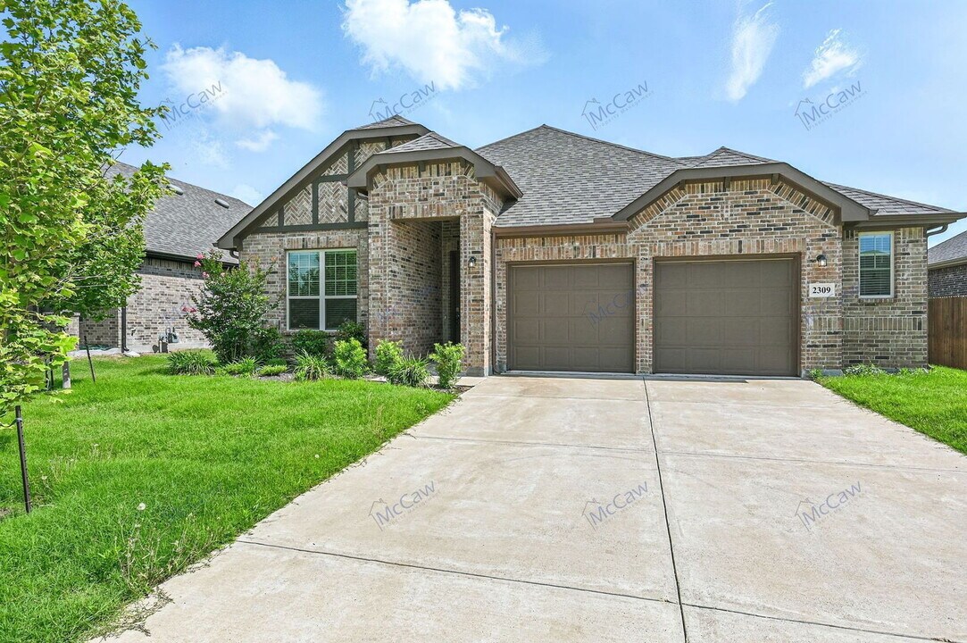 2309 Sheppards Ln in Waxahachie, TX - Building Photo