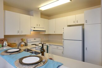 Sky View Apartments Bellingham Wa For Fairhaven Park Apartments1 To 2 Bedroom 1100 1425 Interior Photo