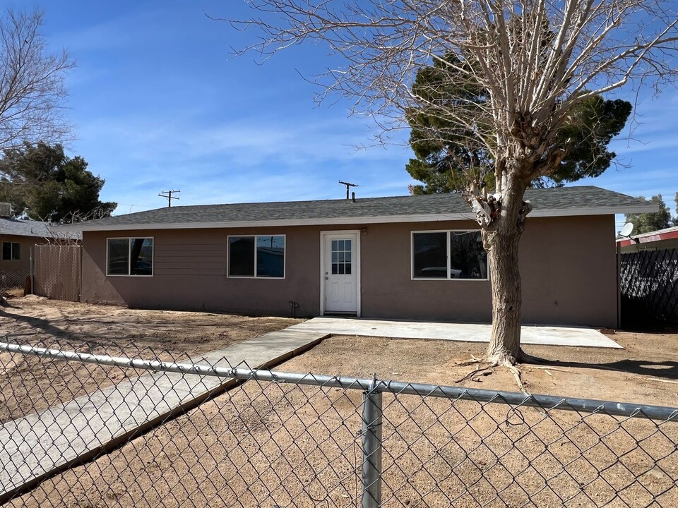 35320 Western Dr in Barstow, CA - Building Photo