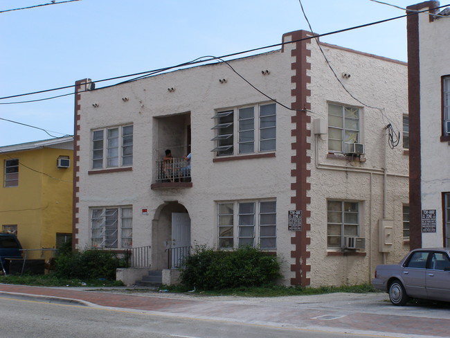 1228 SW 7th St in Miami, FL - Foto de edificio - Building Photo