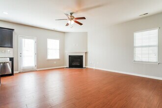 97 Gaillardia Way in Clayton, NC - Foto de edificio - Building Photo