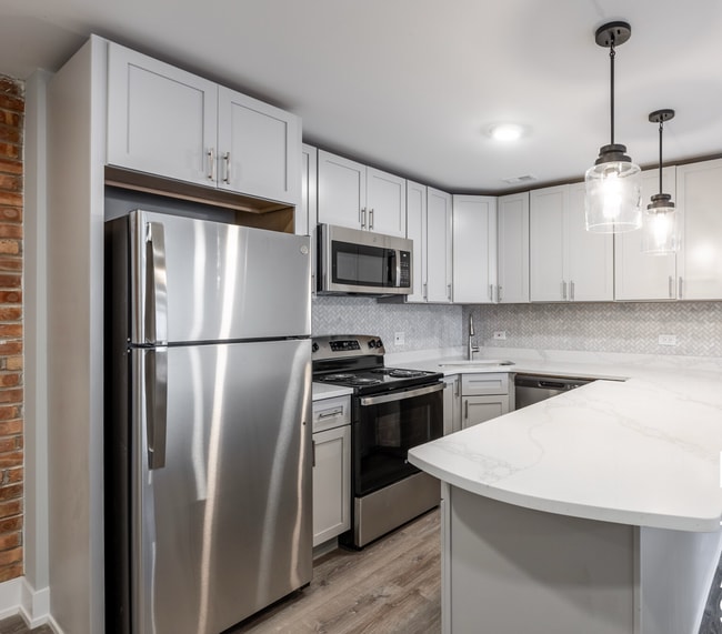 1214 N La Salle Dr, Unit D2