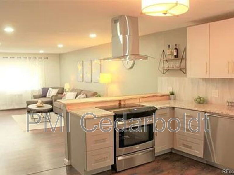 7050 W Cedar Ave in Lakewood, CO - Building Photo