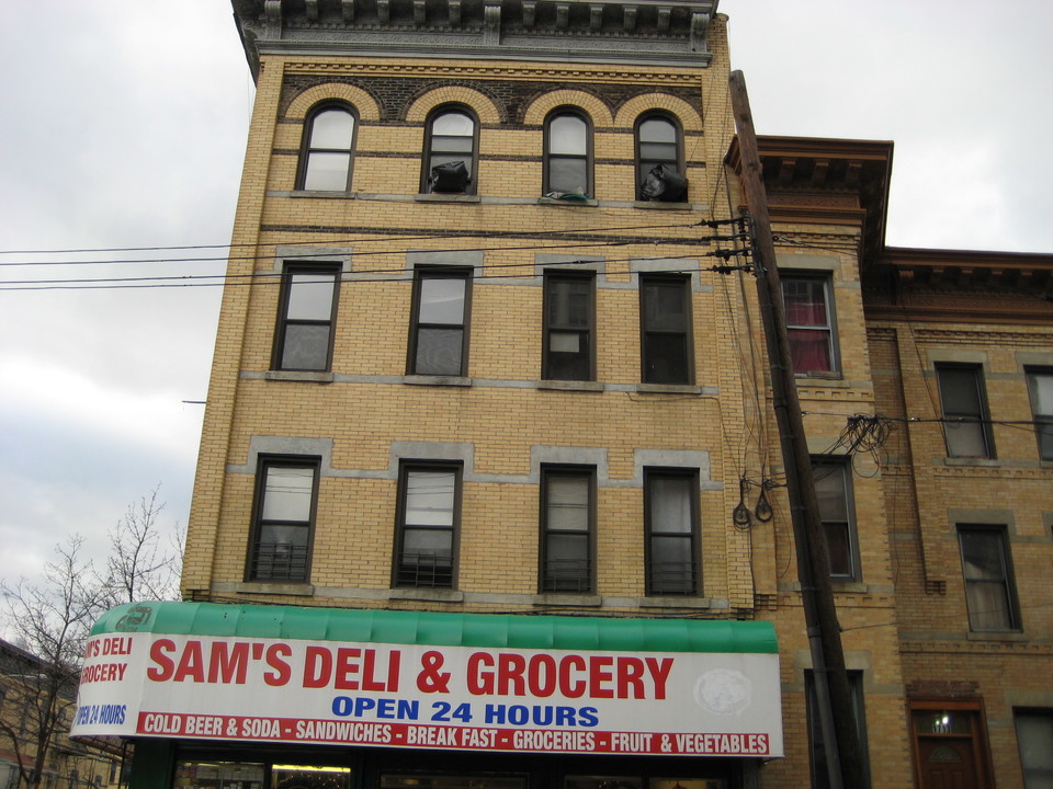 17-11 Bleecker St in Flushing, NY - Building Photo