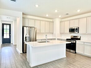 7334 Grand Mason Dr in Cypress, TX - Foto de edificio - Building Photo