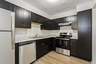 Devonshire Apartments in Louisville, KY - Building Photo - Building Photo