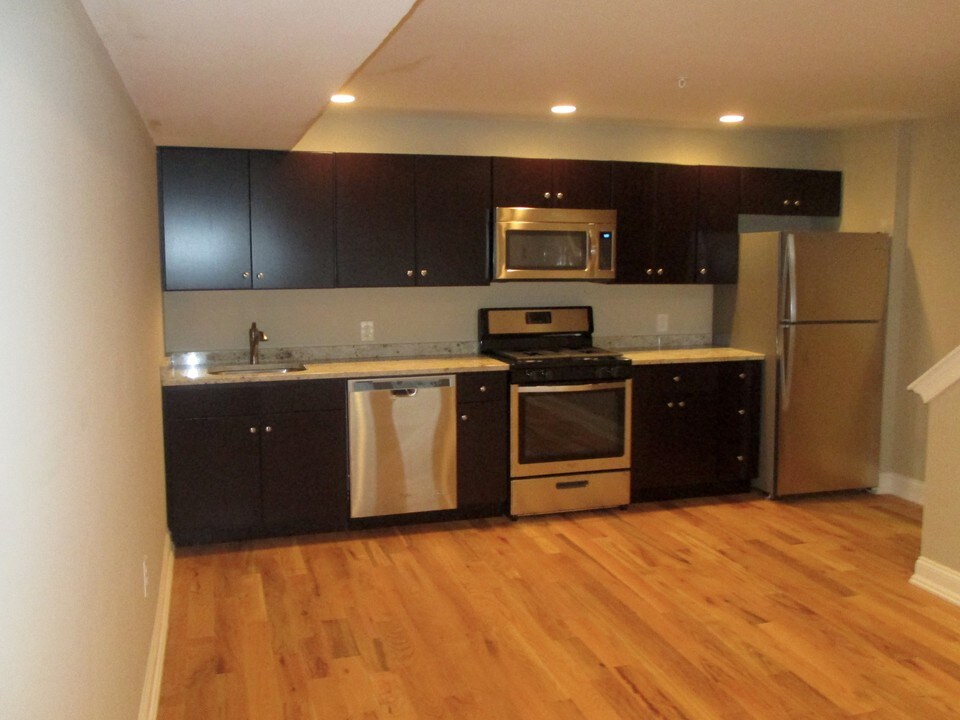 704 Alter St in Philadelphia, PA - Building Photo