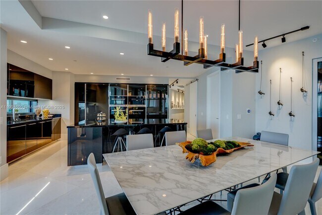 18555 Collins Ave, Unit 2403 in Sunny Isles Beach, FL - Building Photo - Building Photo