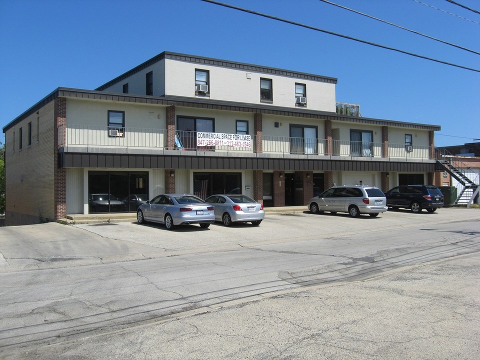 501 Bank Ln in Highwood, IL - Foto de edificio