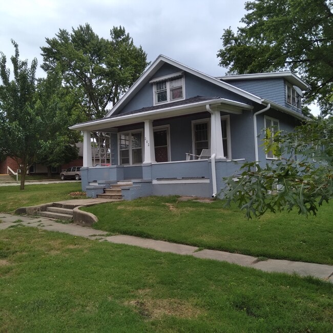 property at 202 S Ives St
