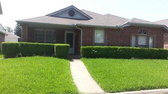 2030 Oak Creek Ct in Garland, TX - Building Photo