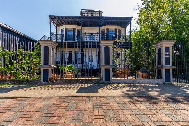property at 2505 Austin St