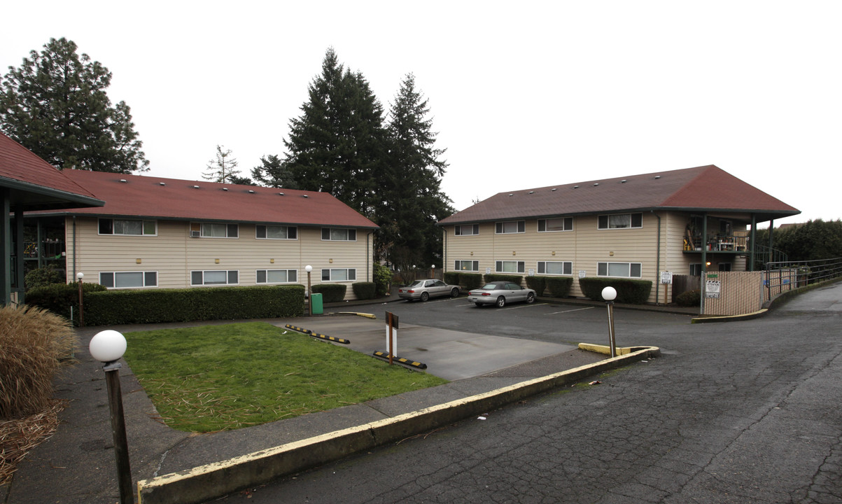 Pacific Village Apartments in Tigard, OR - Foto de edificio