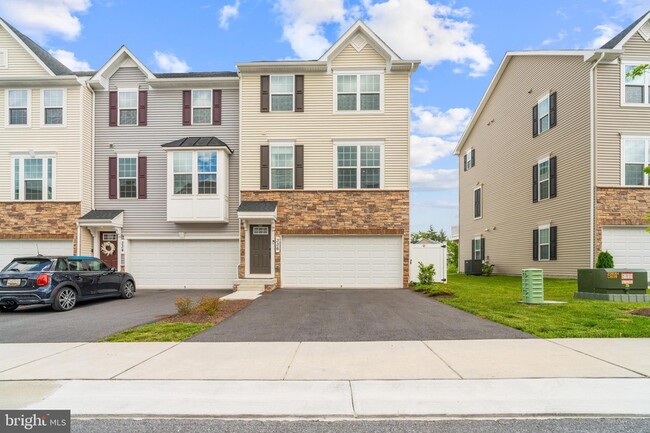 property at 336 Pemberton Park Ln