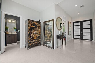 5735 SW 35th St in Miami, FL - Building Photo - Building Photo