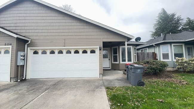 3154 Forest Hills Dr in Medford, OR - Building Photo - Building Photo
