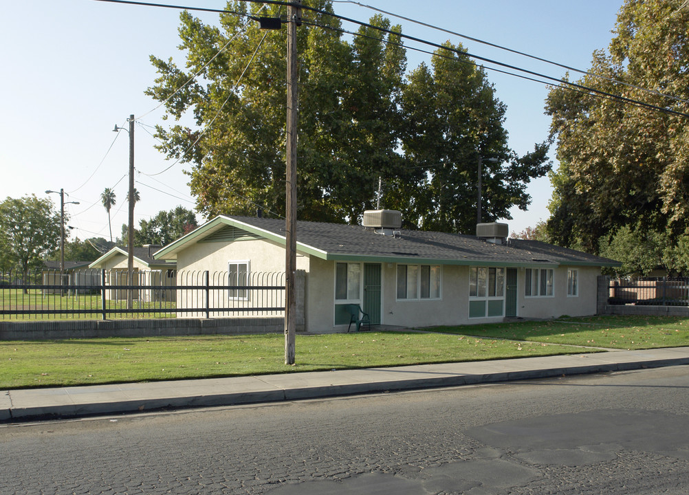 Cedar Courts I & II in Fresno, CA - Building Photo