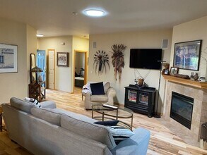 20937 Spinnaker St in Bend, OR - Building Photo - Building Photo