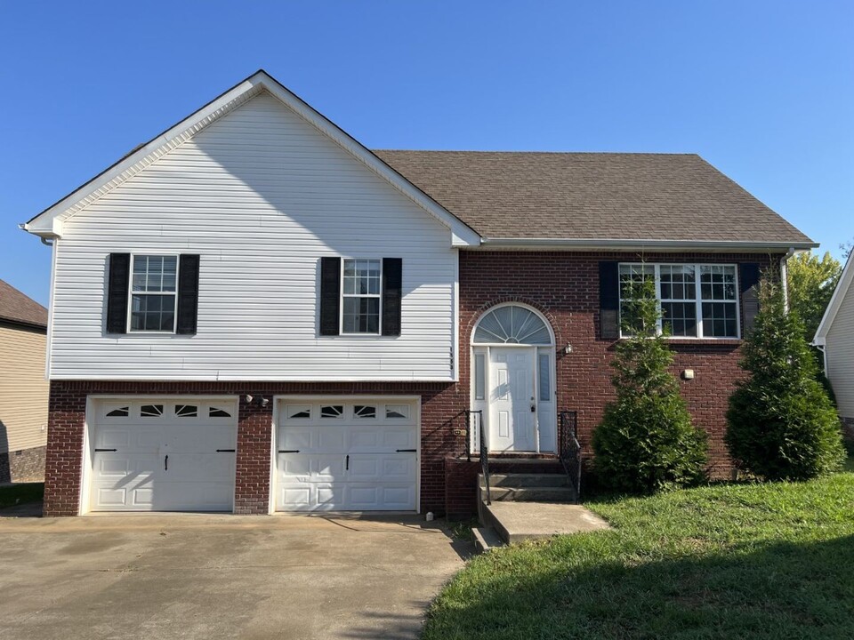 1553 Autumn Dr in Clarksville, TN - Building Photo