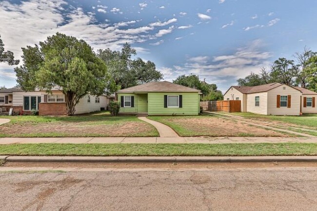 2405 30th St in Lubbock, TX - Building Photo - Building Photo