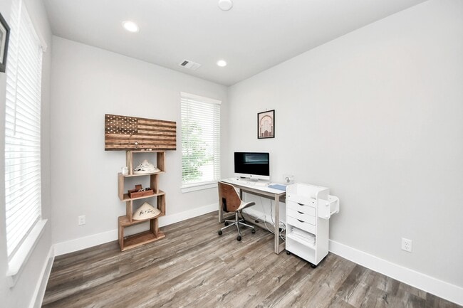 property at 1743 Cove Cres Ct