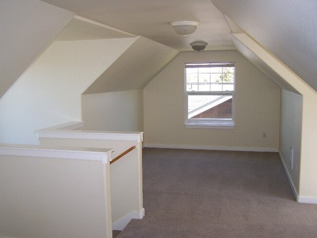 1785 NE Lotus Dr in Bend, OR - Building Photo - Building Photo