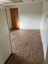 916 Mt Jackson Rd-Unit -4 in New Castle, PA - Foto de edificio - Building Photo