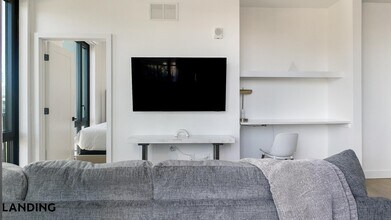 1007 S Mint St, Unit 835 in Charlotte, NC - Building Photo - Building Photo