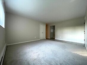 4671 Winding Way, Unit APT 4 in Kalamazoo, MI - Building Photo - Building Photo