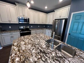 1099 Multiflora Lp in Lutz, FL - Building Photo - Building Photo