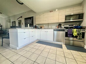 807 NE 214th Ln in Miami, FL - Building Photo - Building Photo