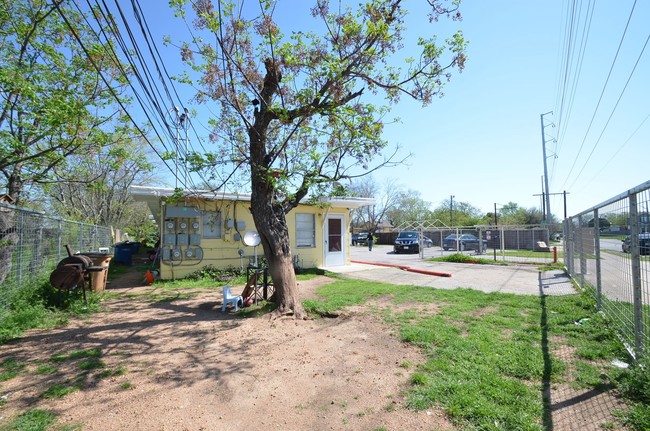 1159 Eastfield Ave in Austin, TX - Building Photo - Building Photo