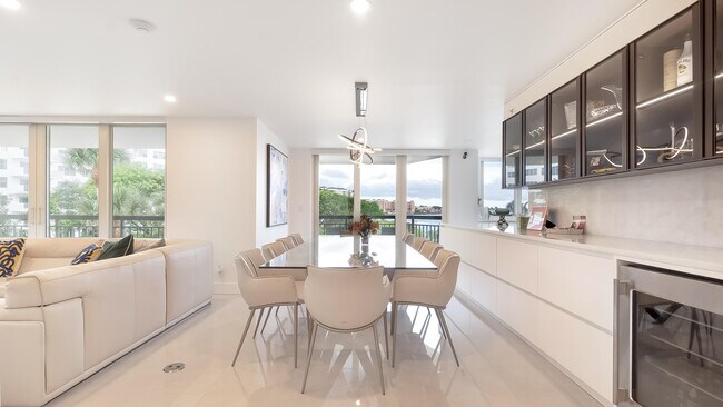 901 E Camino Real in Boca Raton, FL - Building Photo - Building Photo