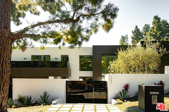 1231 Lago Vista Dr in Beverly Hills, CA - Building Photo - Building Photo