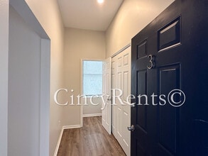 422 Clark St, Unit 3 in Cincinnati, OH - Building Photo - Building Photo