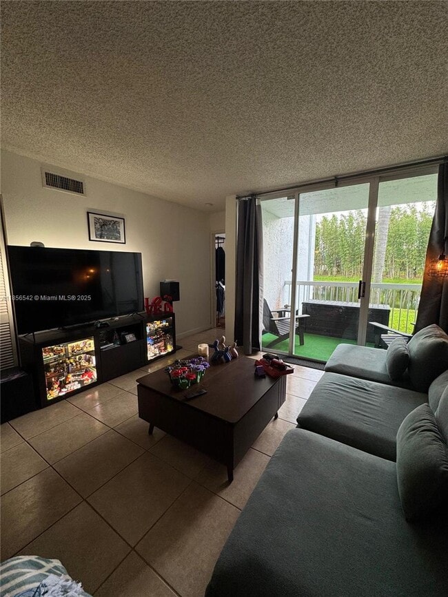 9747 NW 49th Terrace in Doral, FL - Building Photo - Building Photo