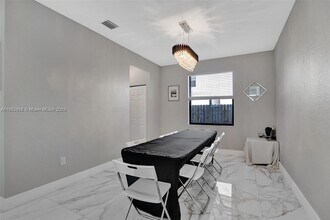 268 NE 210th Way in North Miami Beach, FL - Building Photo - Building Photo