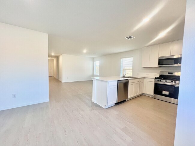 31508 Casamari Dr in Huffman, TX - Building Photo - Building Photo