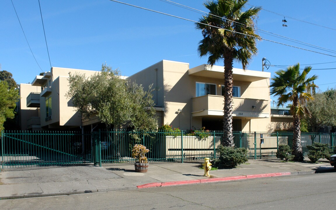 Bayshore Club Apartments in San Rafael, CA - Building Photo