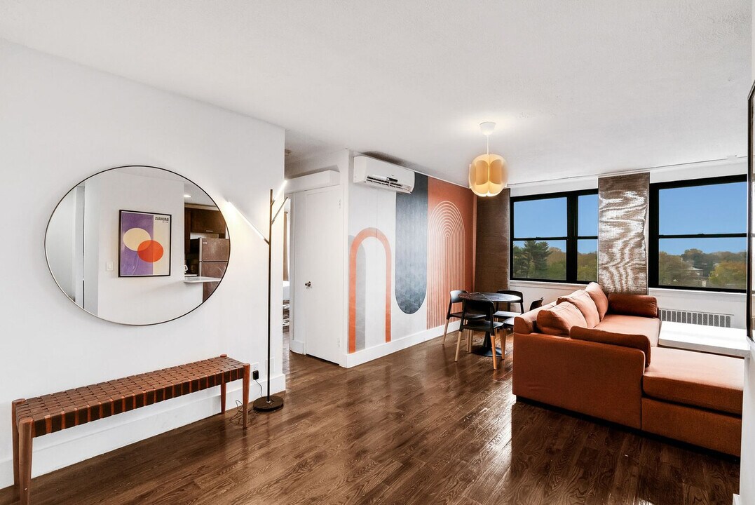 5450 Wissahickon Ave in Philadelphia, PA - Building Photo