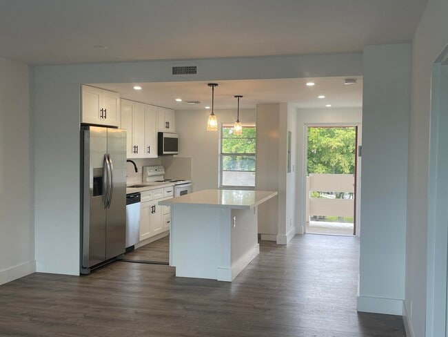 property at 1005 Country Club Dr